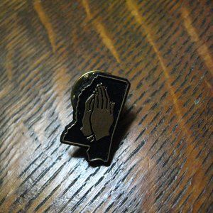 ⛪️ Mississippi State Praying Hands Vintage Lapel Pin